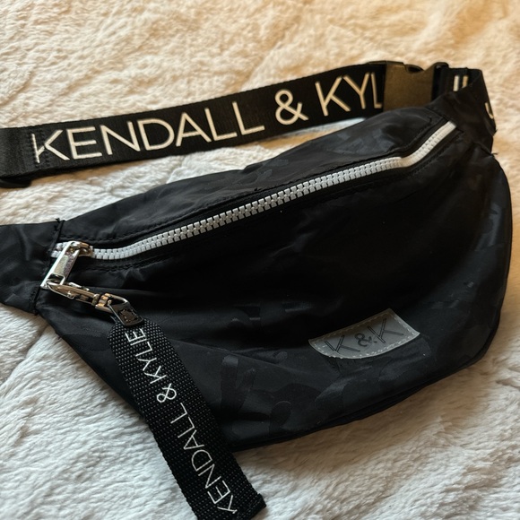 Kendall + Kylie Fanny pack/ Belt bag - Picture 2 of 3